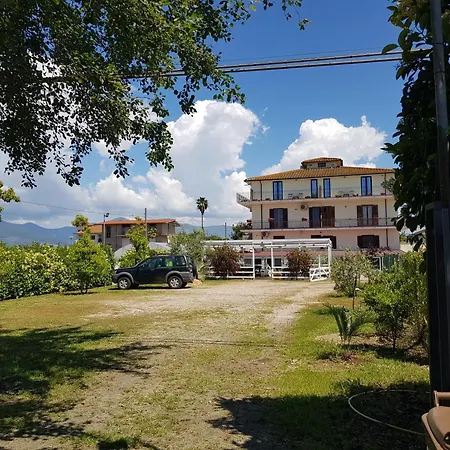 Un Passo Dal Mare - Frühstückspension Lido Di Fondi